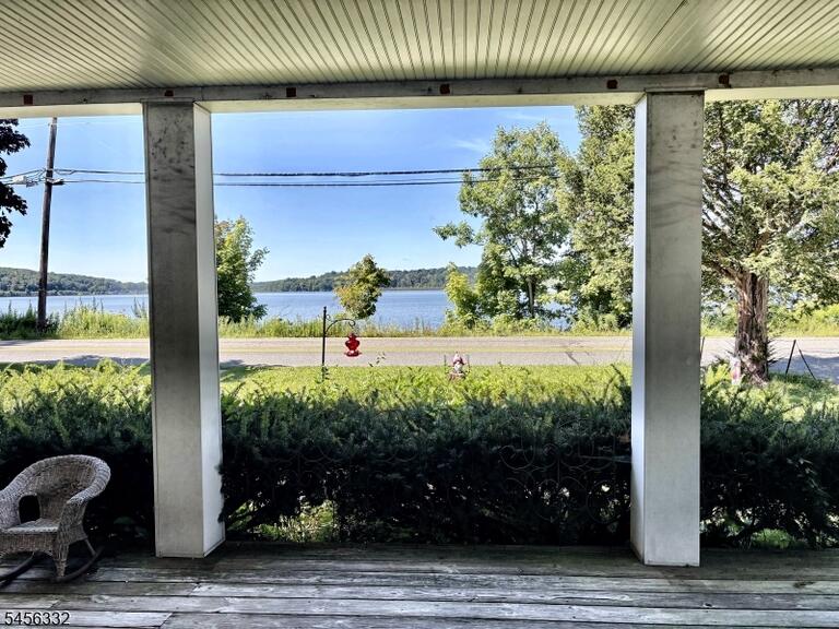 Property listing MLS 4048940 photo 3