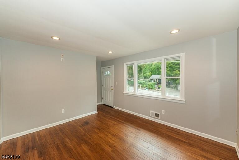 Property listing MLS 4048957 photo 2