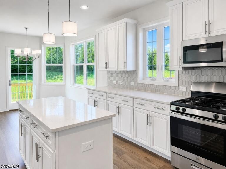 Property listing MLS 4048962 photo 3