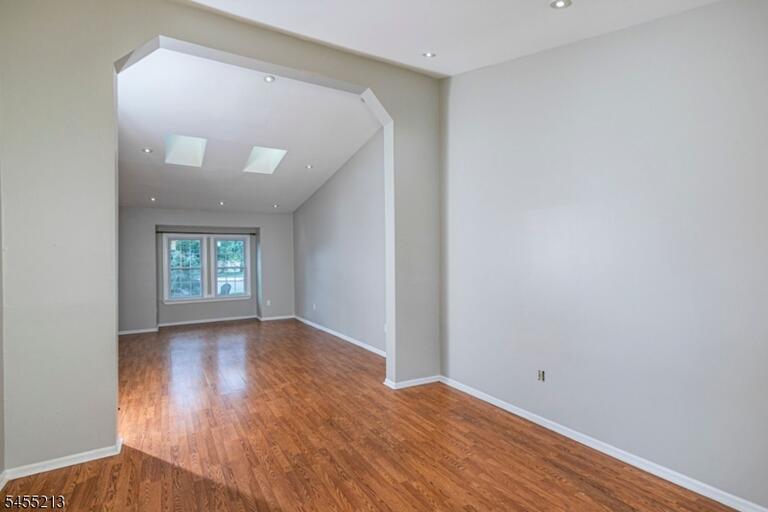 Property listing MLS 4048979 photo 9