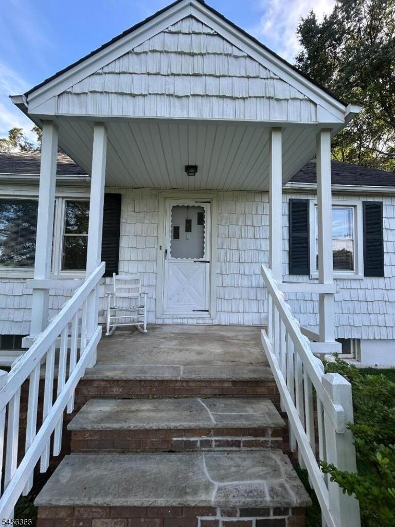 Property listing MLS 4048980 photo 3