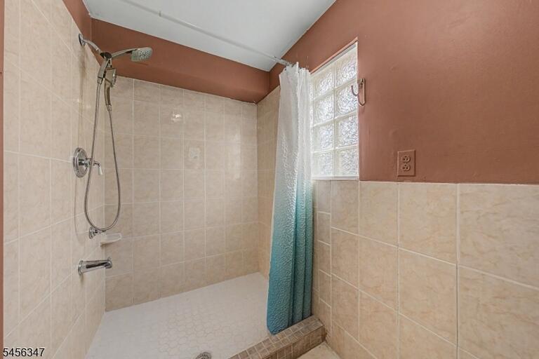 Property listing MLS 4048989 photo 10