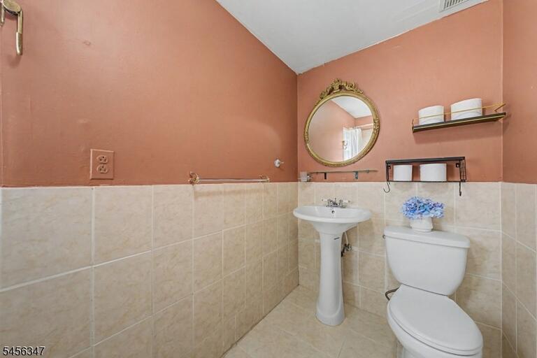 Property listing MLS 4048989 photo 11