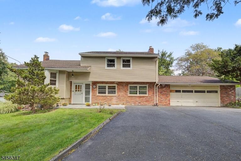 Property listing MLS 4048989 photo 2