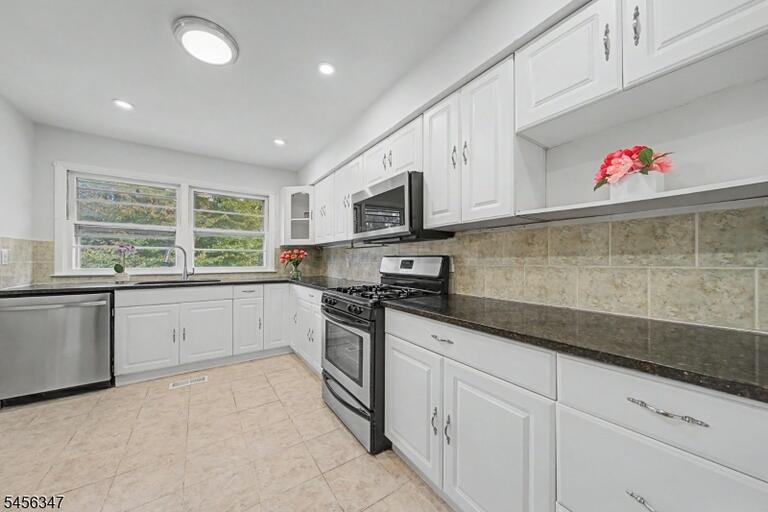 Property listing MLS 4048989 photo 26