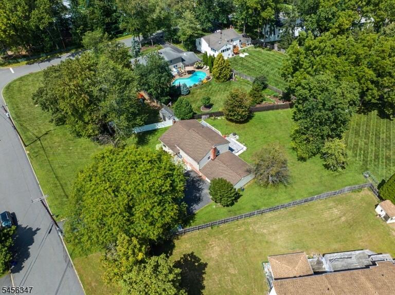 Property listing MLS 4048989 photo 45