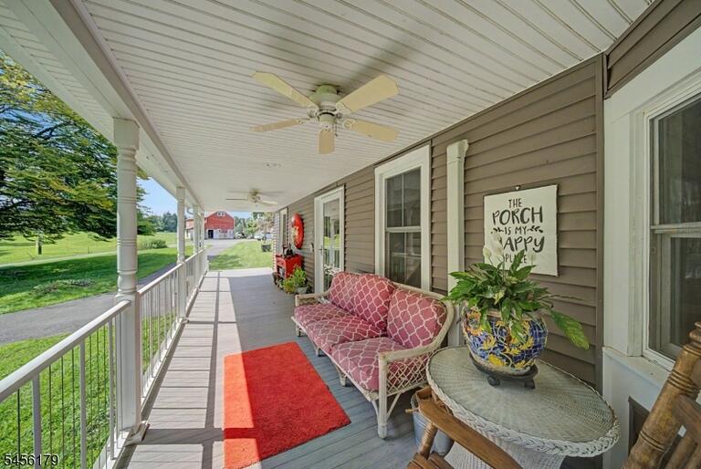 Property listing MLS 4048993 photo 4