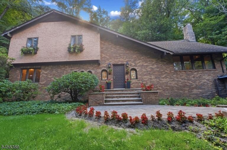 Property listing MLS 4048994 photo 1