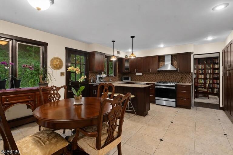 Property listing MLS 4048994 photo 6