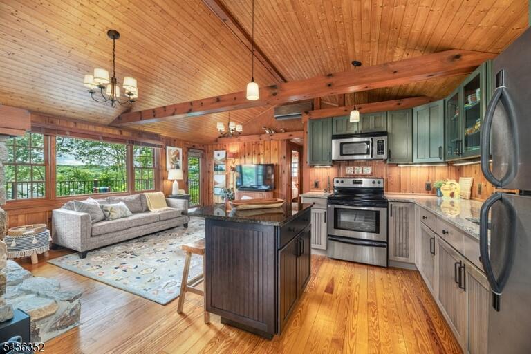 Property listing MLS 4049001 photo 13