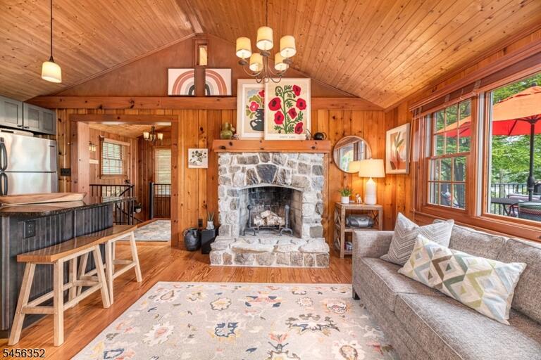 Property listing MLS 4049001 photo 16