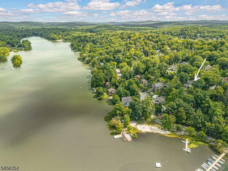 Property listing MLS 4049001 photo 2