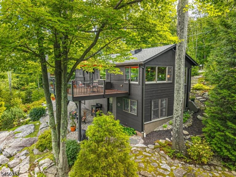 Property listing MLS 4049001 photo 5