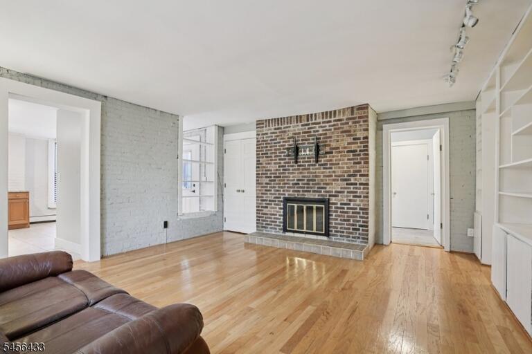 Property listing MLS 4049042 photo 9