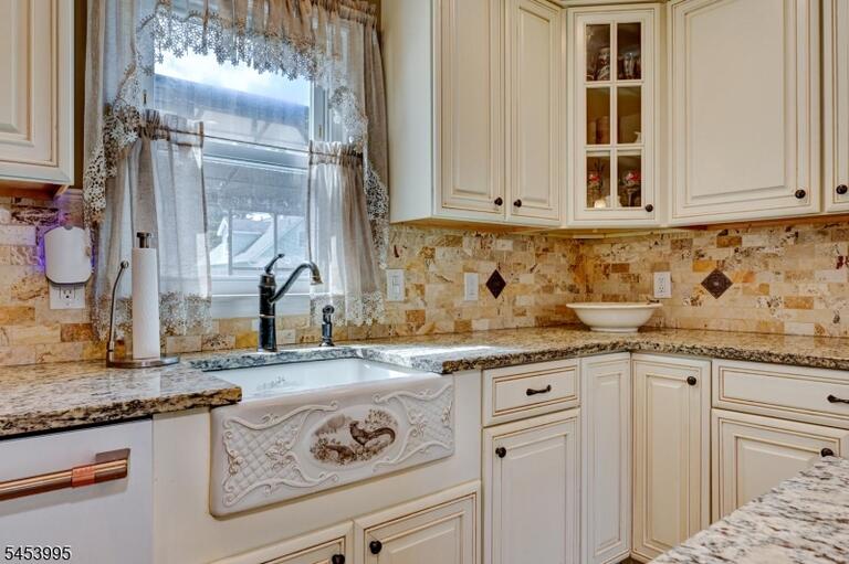 Property listing MLS 4049050 photo 10