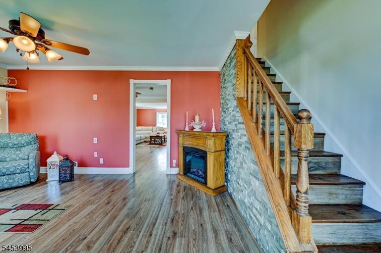 Property listing MLS 4049050 photo 3