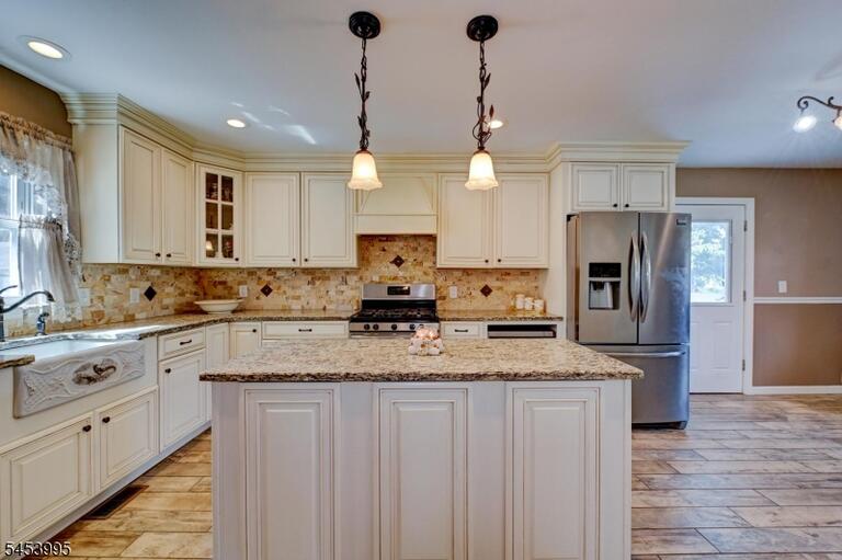 Property listing MLS 4049050 photo 9