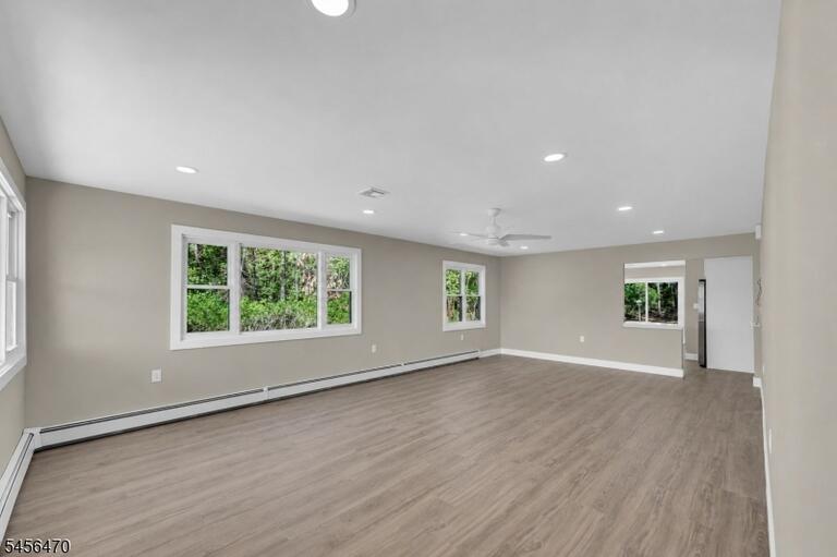 Property listing MLS 4049072 photo 4