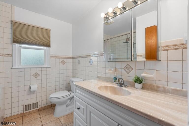 Property listing MLS 4049079 photo 5