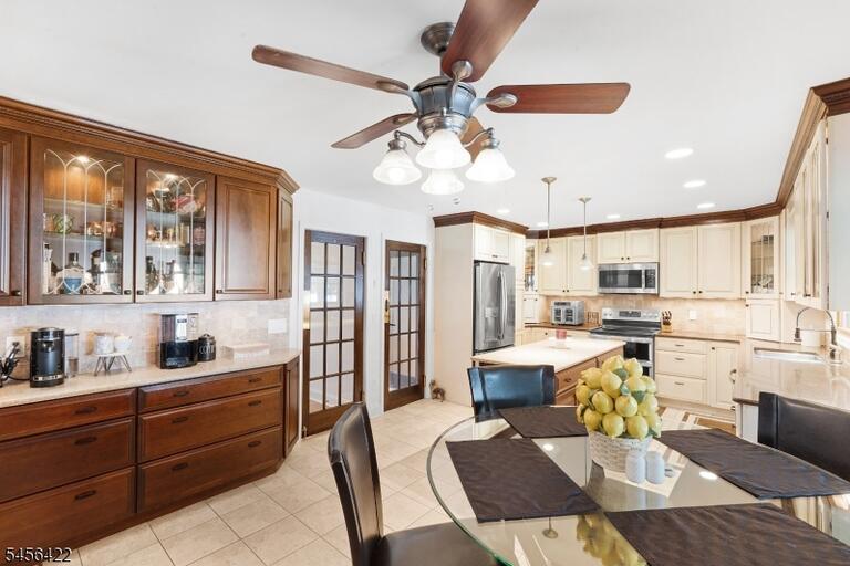 Property listing MLS 4049083 photo 9