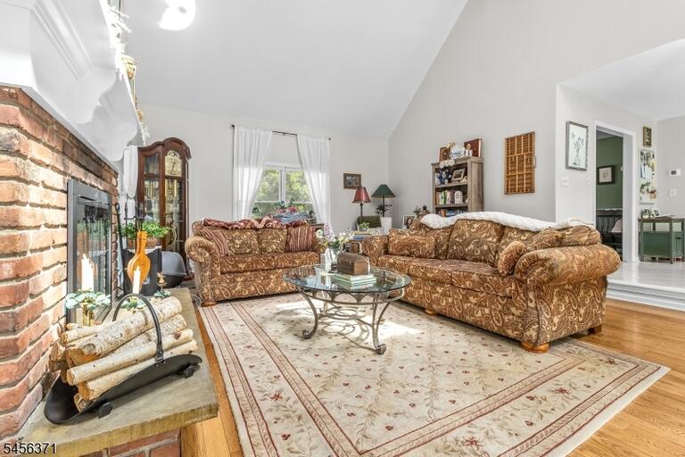 Property listing MLS 4049111 photo 11