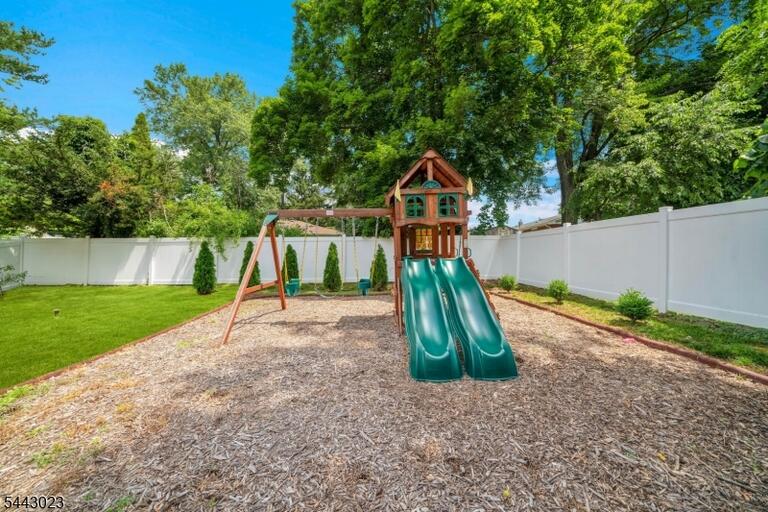 Property listing MLS 4049132 photo 38