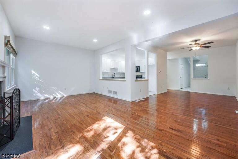 Property listing MLS 4049138 photo 3