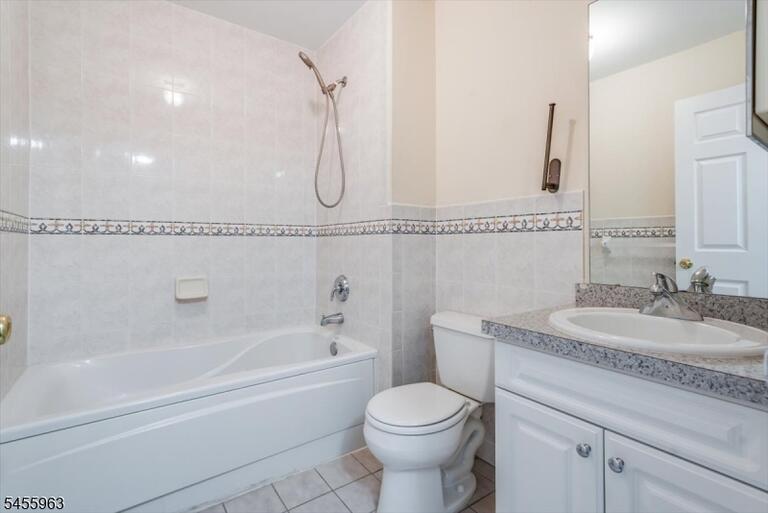 Property listing MLS 4049138 photo 31