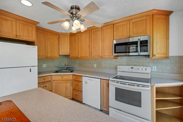 Property listing MLS 4049141 photo 12