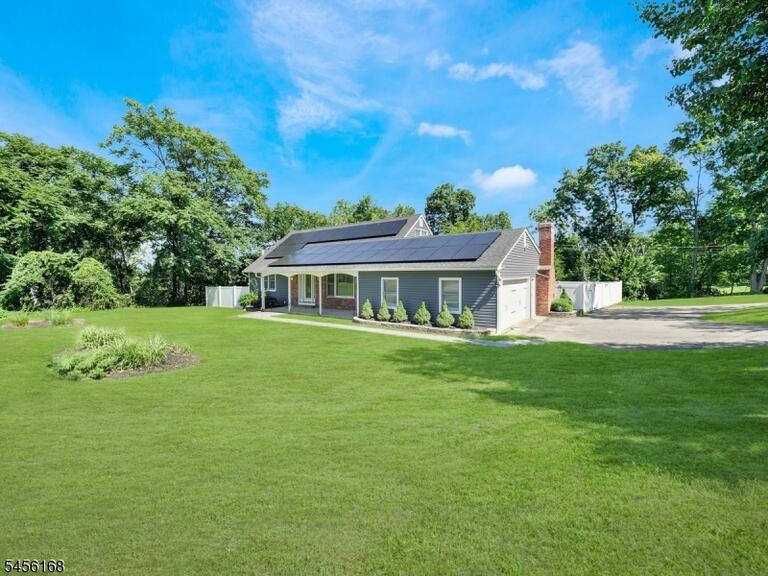 Property listing MLS 4049143 photo 1