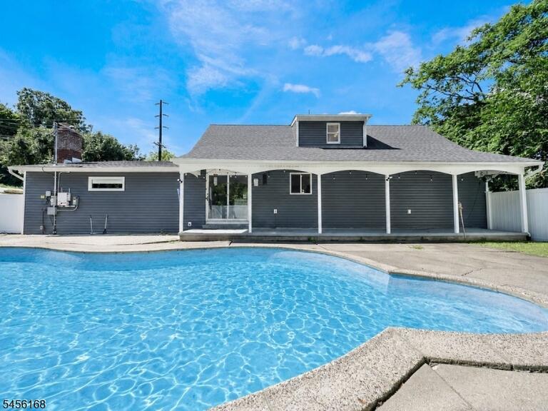 Property listing MLS 4049143 photo 28