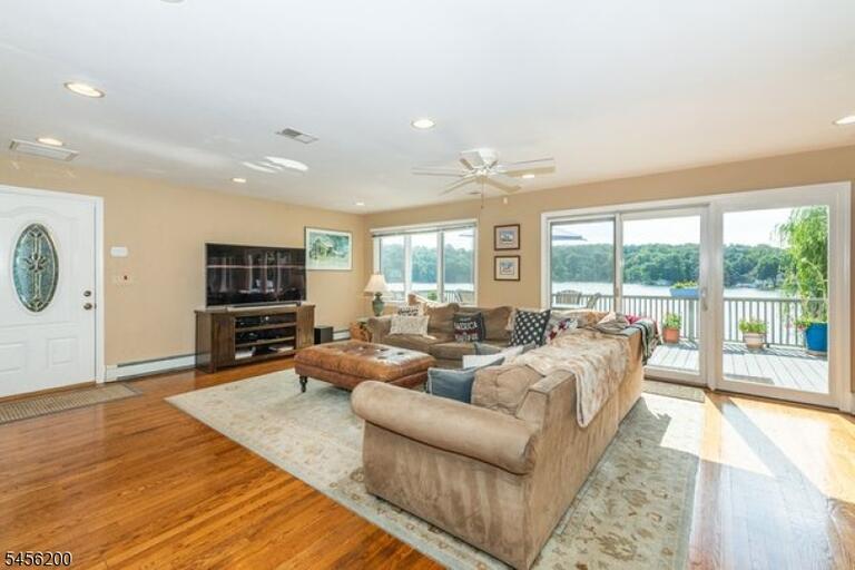Property listing MLS 4049156 photo 10