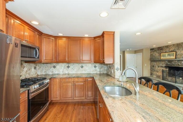 Property listing MLS 4049156 photo 12