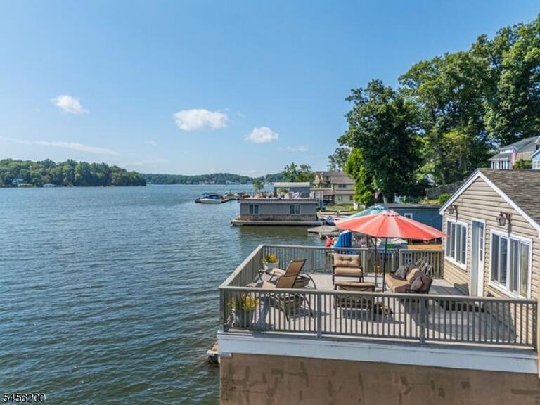 Property listing MLS 4049156 photo 2