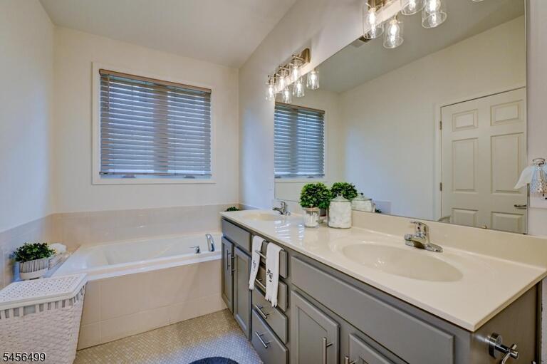 Property listing MLS 4049161 photo 13