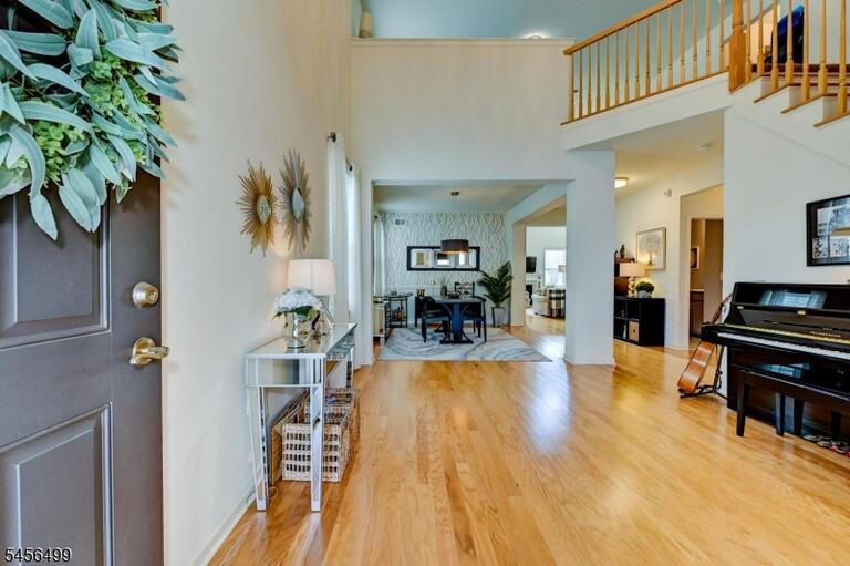 Property listing MLS 4049161 photo 2