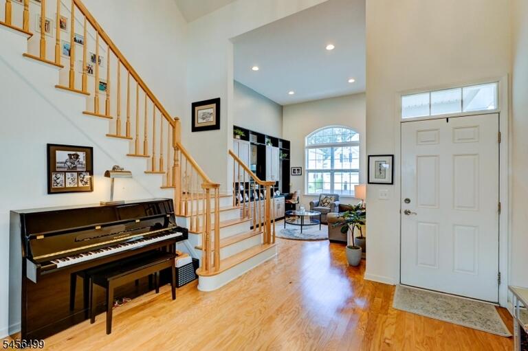 Property listing MLS 4049161 photo 3