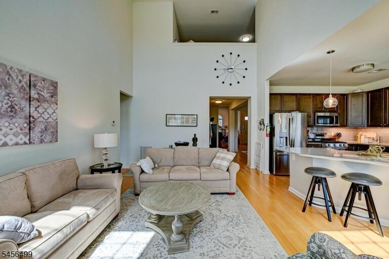 Property listing MLS 4049161 photo 8