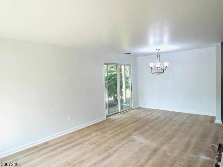 Property listing MLS 4049172 photo 3