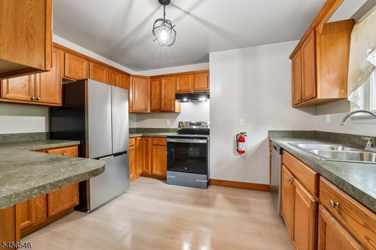 Property listing MLS 4049173 photo 11