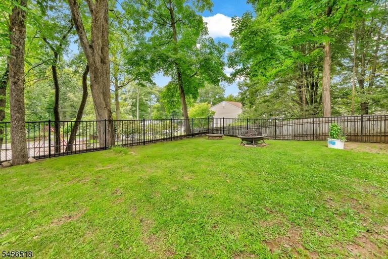 Property listing MLS 4049184 photo 16