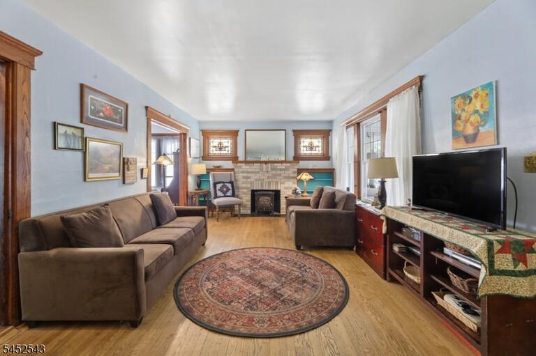 Property listing MLS 4049191 photo 3