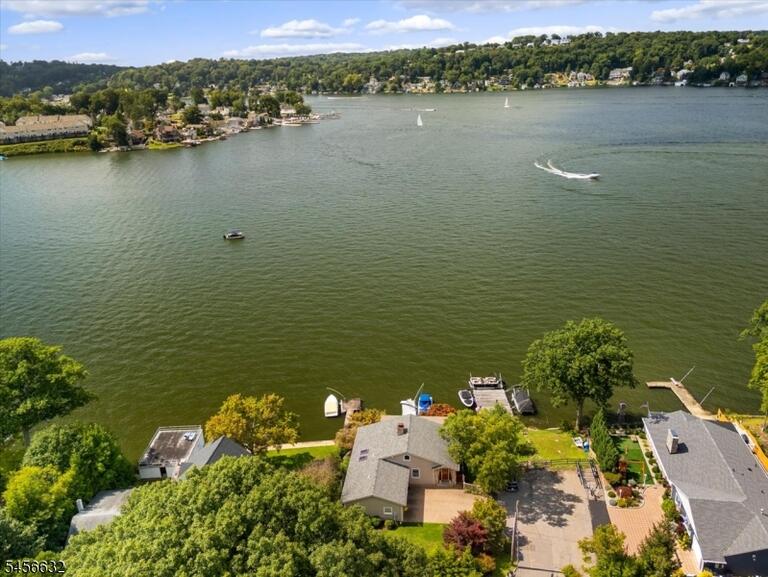 Property listing MLS 4049245 photo 32