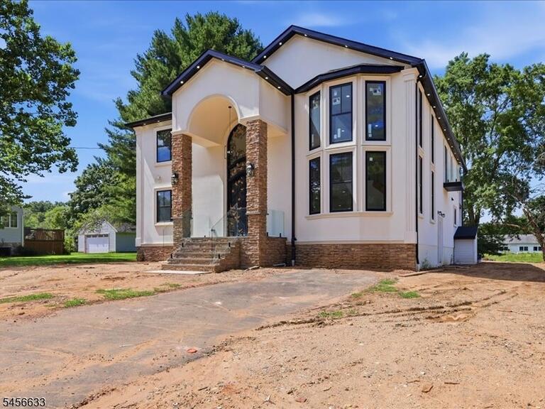Property listing MLS 4049267 photo 1