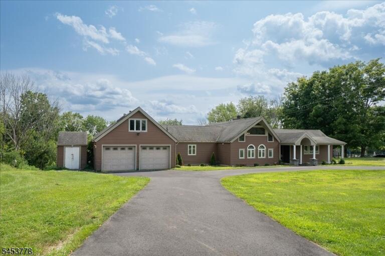 Property listing MLS 4049285 photo 3