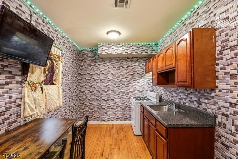 Property listing MLS 4049295 photo 5