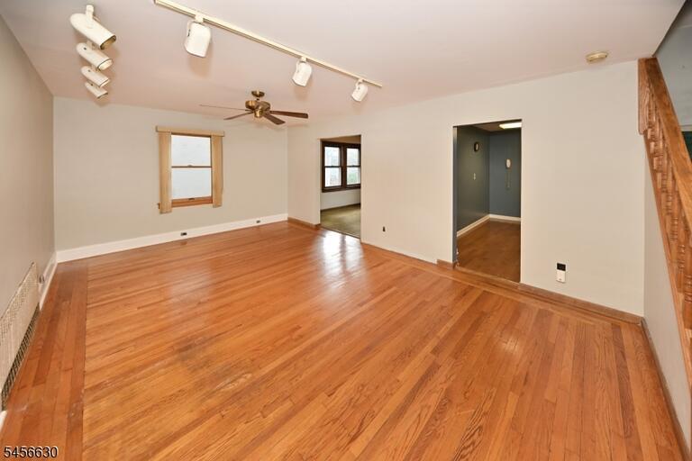 Property listing MLS 4049305 photo 8