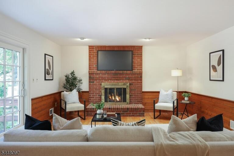 Property listing MLS 4049315 photo 15
