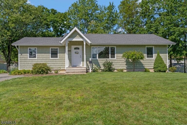 Property listing MLS 4049329 photo 1