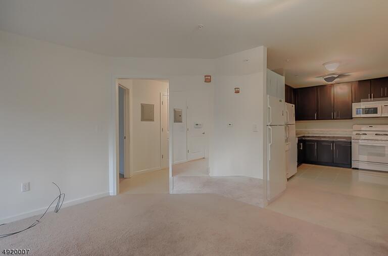 Property listing MLS 4049331 photo 2